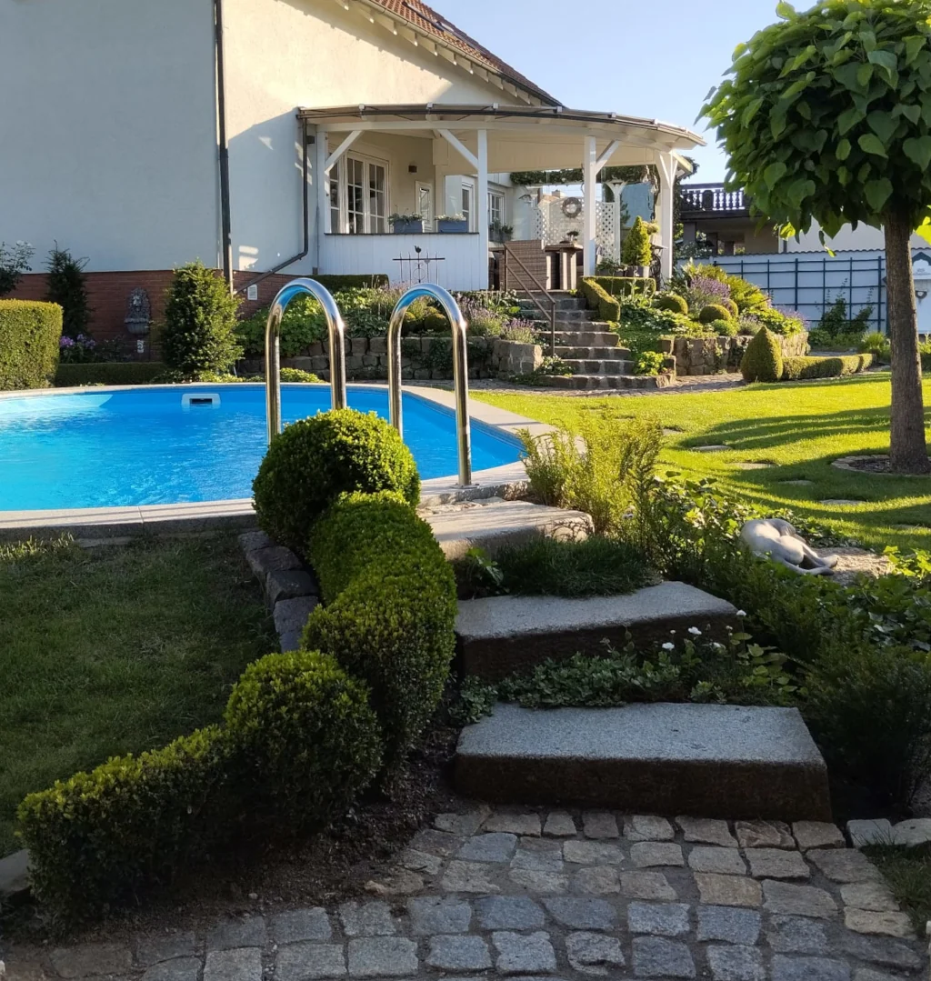 Stairway to pool